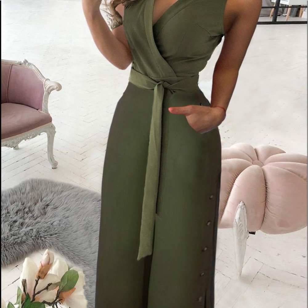 NWT!Button jumpsuit